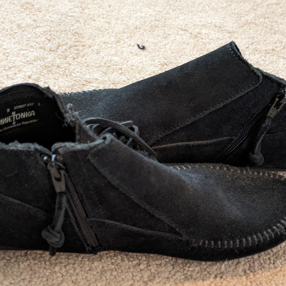 Minnetonka black suede fringe boots